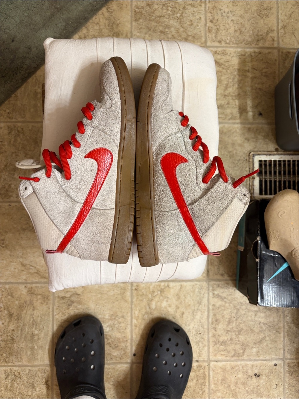 Nike sb birch red
